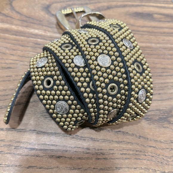 STAR CASTLE VINTAGE TRUE GOLD COLOR STUD BELT SM - Picture 2 of 6